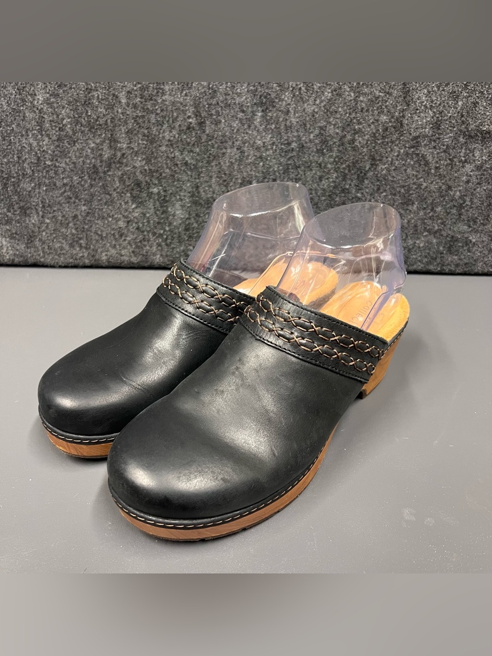 Clarks Collection Paizlee Poppy black leather clogs -Women’s Size 7